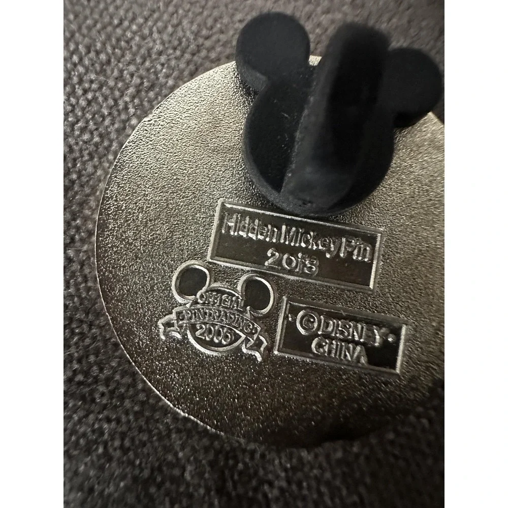 Disney Hidden Mickey Pin 2013 Red Mickey‎ Icon Black Circle Authentic